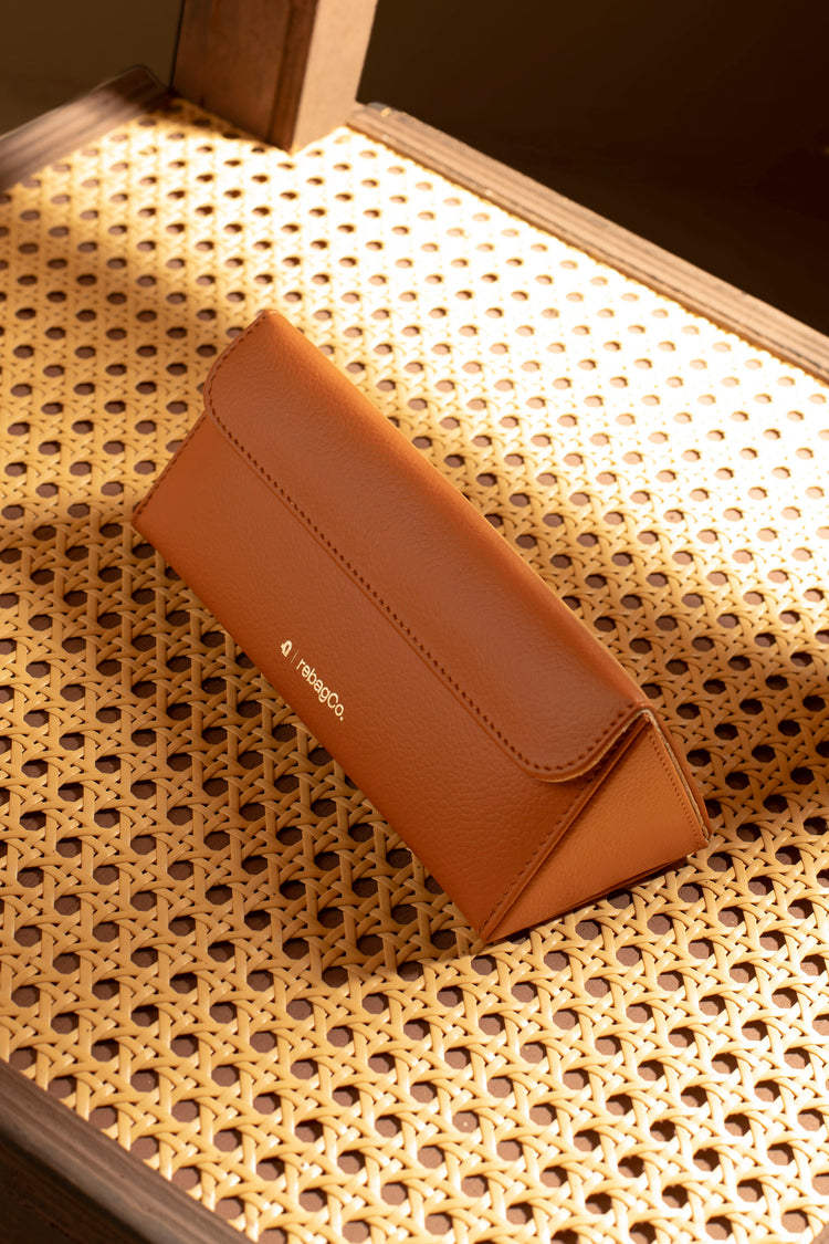 Vault Eyewear Case brown – top-down flat lay detail