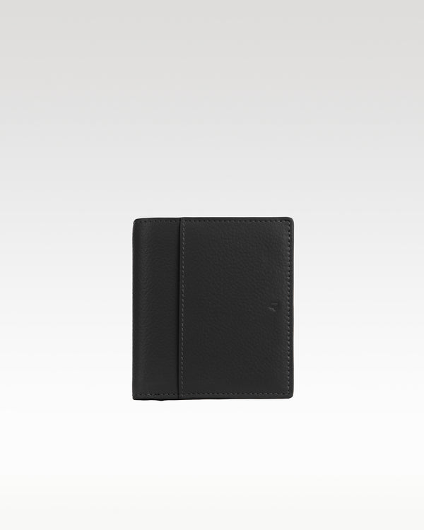 Slim Edit Wallet in black – front view, minimal plant leather