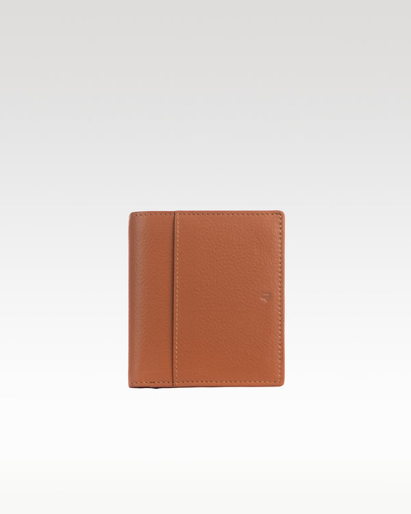 Slim Edit Wallet in brown – front view, minimal plant leather