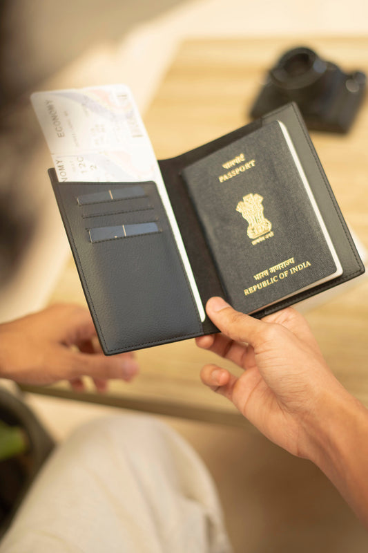 The Traveller Passport Case